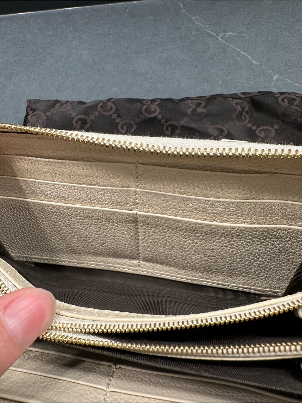 Gucci Zumi Zip Around Wallet-COA included - Picture 11 of 15